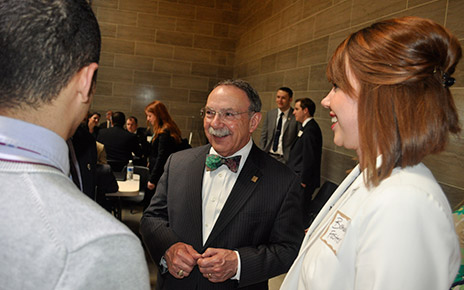 Loftin speaks with students at the Capitol